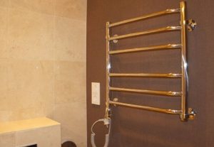 Установка электрического полотенцесушителя в ванной в Ставрополе